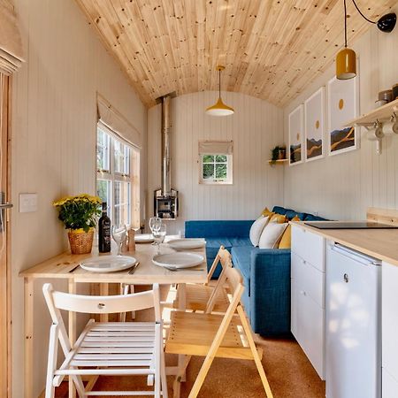 Enchanting Tiny House With Wood Burner And Hot Tub In Cairngorms Ballater Exterior foto